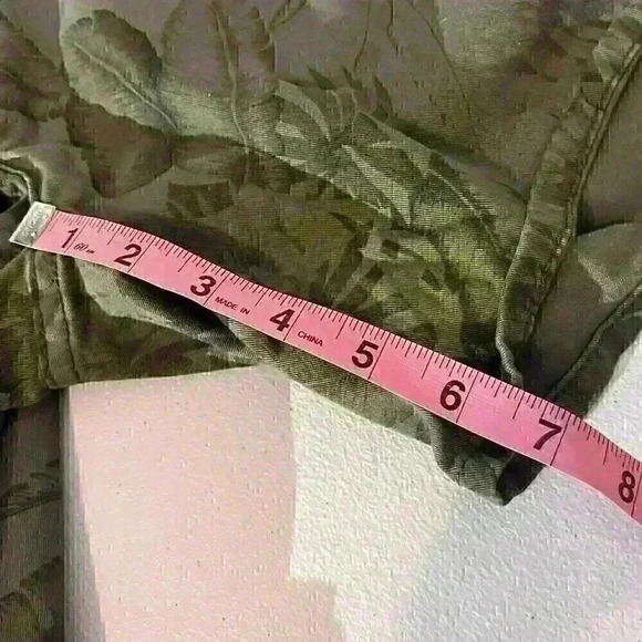 Levi’s Premium Womens Green Palm Leaf Tropical Print Chino Shorts Size 28 - Picture 5 of 9